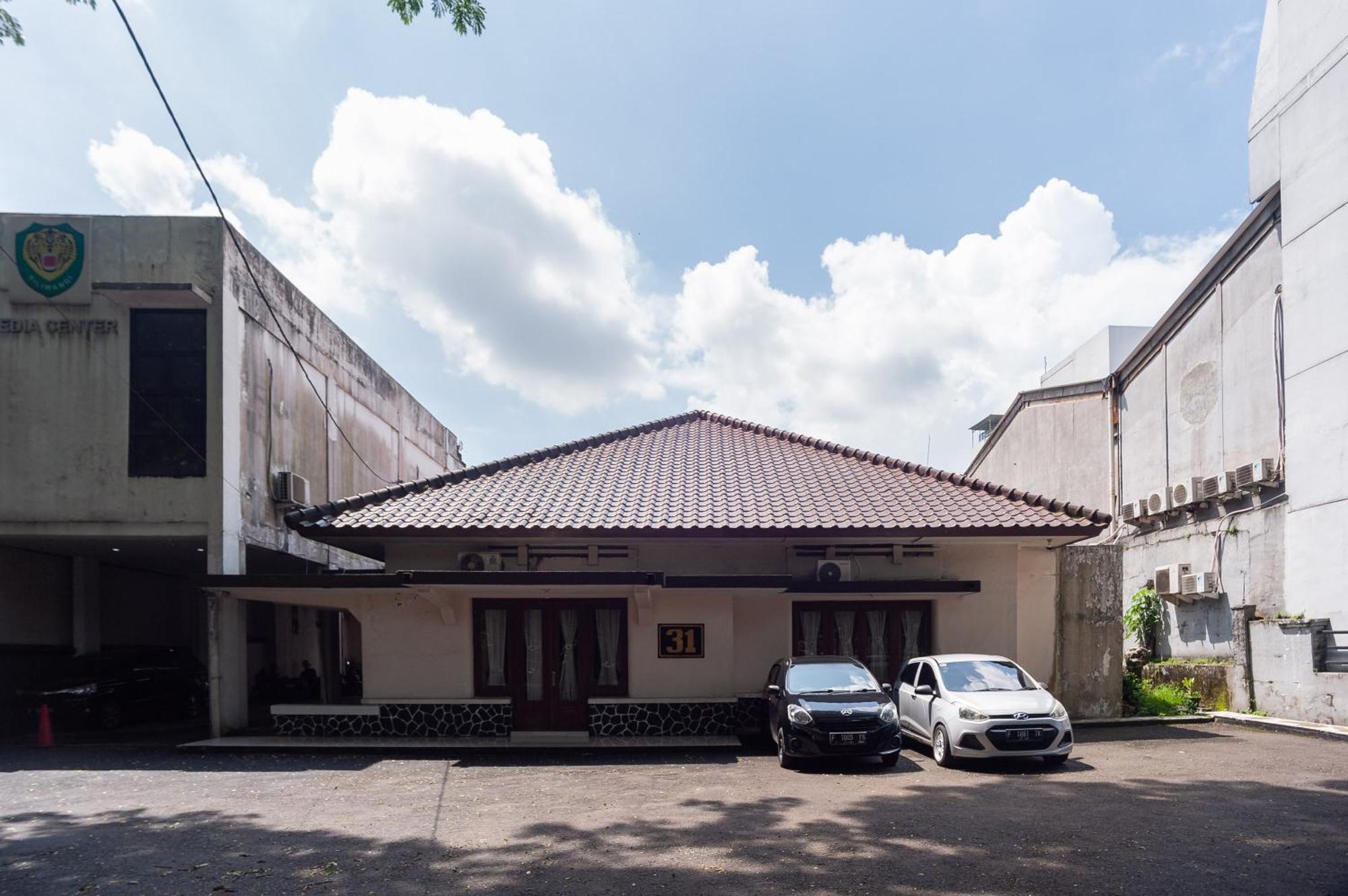 Reddoorz Plus Near Rs Pmi Bogor Exteriör bild