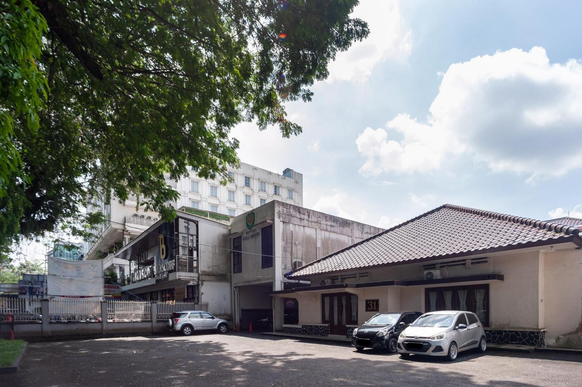 Reddoorz Plus Near Rs Pmi Bogor Exteriör bild